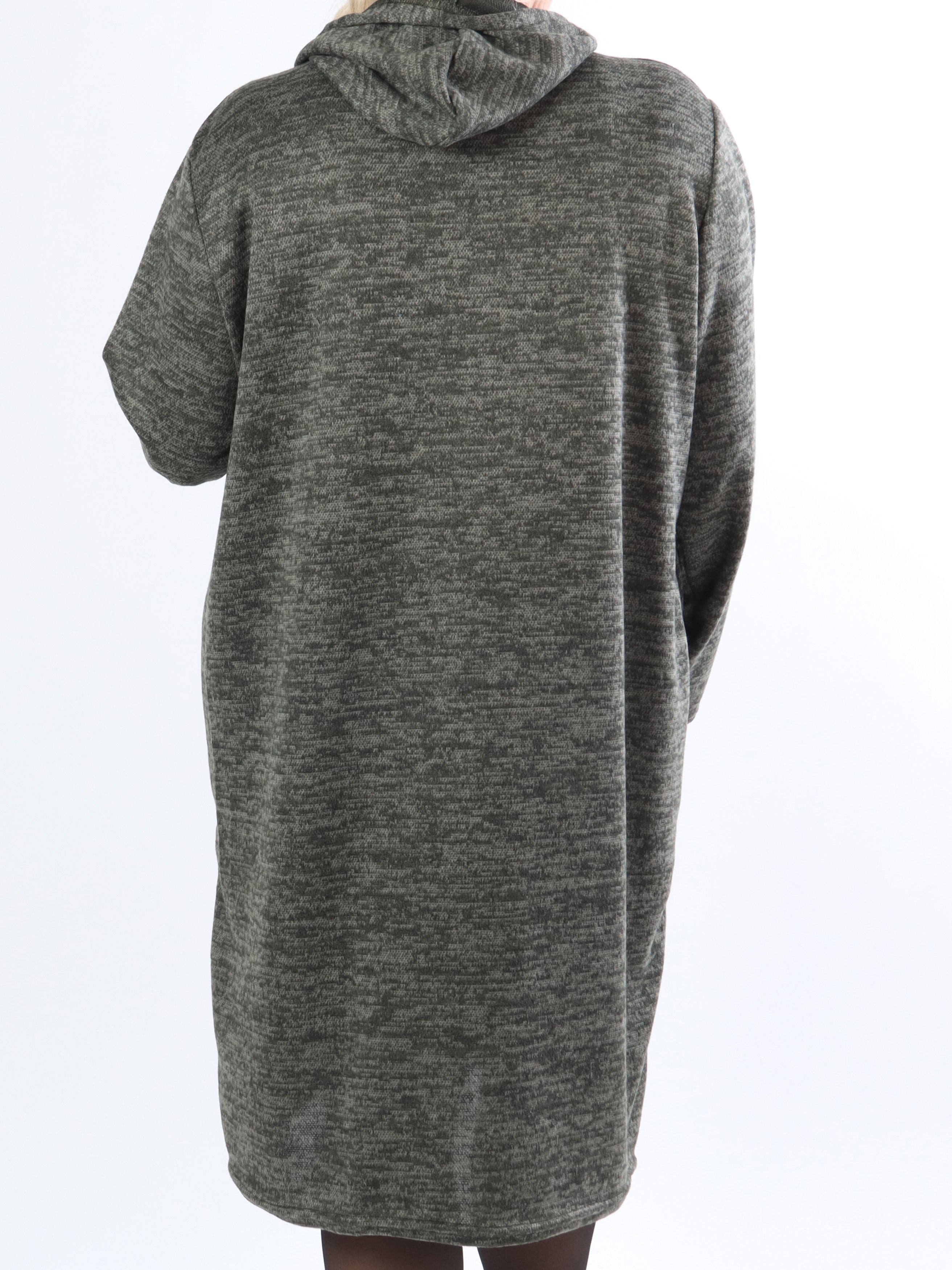 Sarita - Plus size kjole med hætte og guldskrift